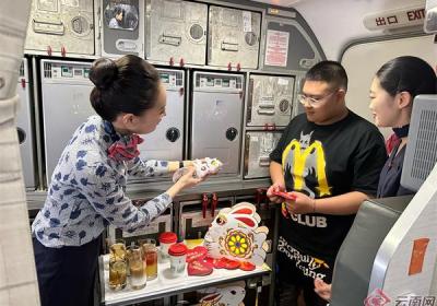 以“月”为旅 东航云南开展中秋主题活动