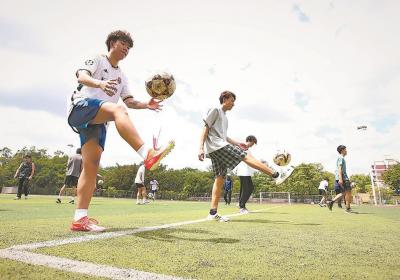 福建省本科足球运动专业首届学生开课