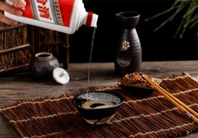 茅台飞天系列全线暴跌！单瓶降幅达200元，“黄牛”集体反水：“让电商砸黄牛的碗，那我们就砸他们的锅”【附茅台集团企业分析】
