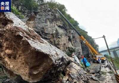 国道319重庆武隆段发生山体垮塌 道路中断